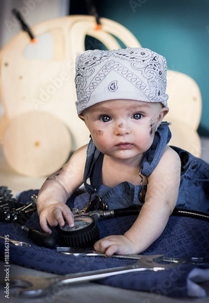 Obraz little child playing with toy car