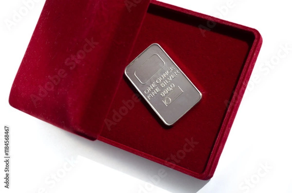 Obraz One troy ounce silver bar in a red velvet gift box.