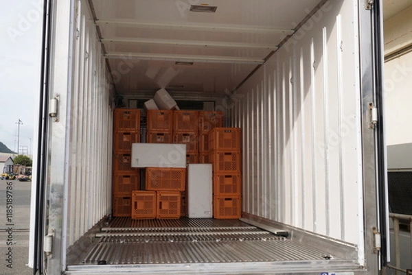 Obraz トラック箱車の荷物が積んである内側