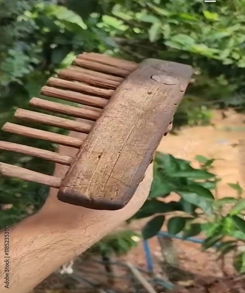 Fototapeta Objeto rudimentar usado por povos antigos em madeira