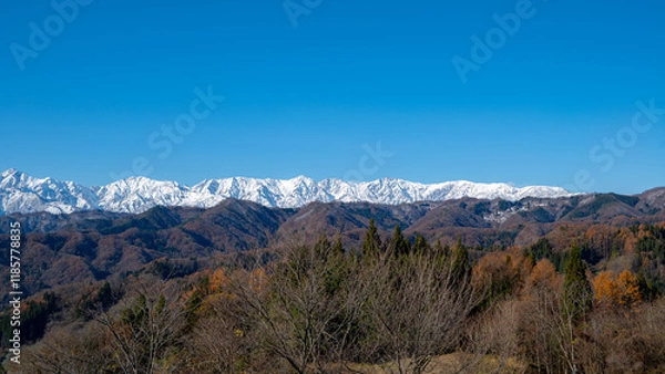 Fototapeta 晴天の空と雪の北アルプス　長野県白馬村
