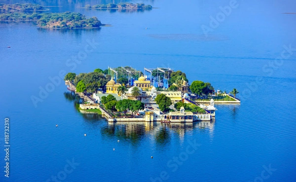 Obraz Jag Mandir Palace nad jeziorem Pichola w Udaipur w Indiach