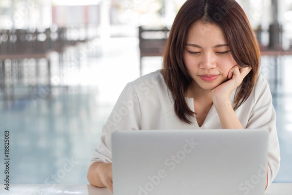 Obraz Woman using laptop computer with blurry background