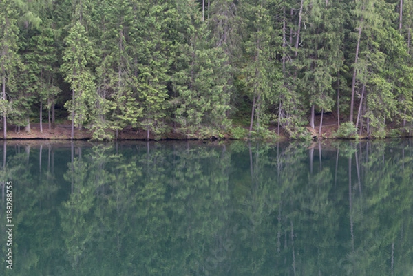 Fototapeta Voyage printemps Autriche forêt lac chalets en bois