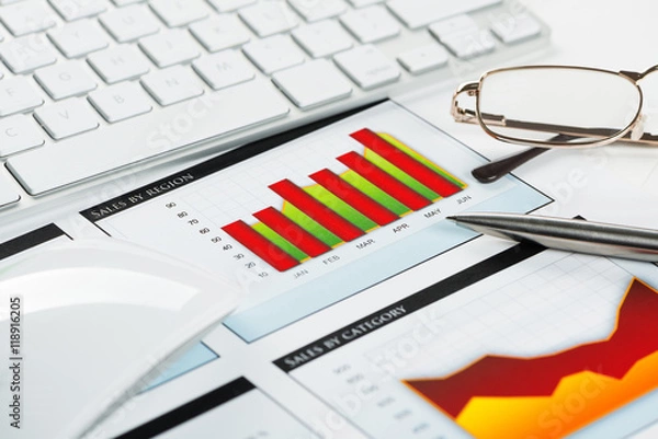 Obraz Preparing average sales report