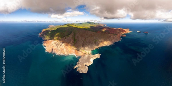 Fototapeta Magnifique vue aérienne de l'ile de UA HUKA dans l'archipel des marquises en polynésie francaise dans l'archipel des marquises 