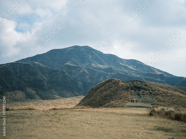 Fototapeta 阿蘇草千里と烏帽子岳