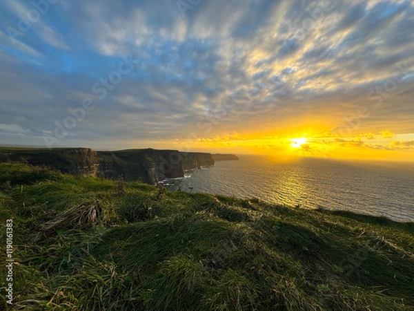 Fototapeta sunset over the Cliffs of Moher