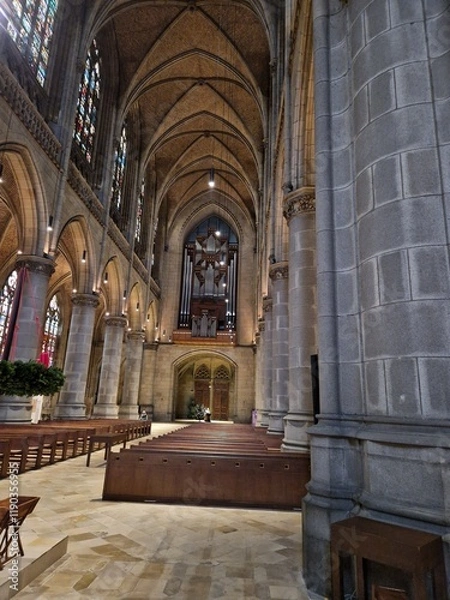 Fototapeta Austria, Linz 03.03.2023. New Cathedral, Neuer Dom, Cathedral of the Immaculate Conception, Mariä-Empfängnis-Dom, Linz, Upper Austria, Austria, Europe.Interior of New Cathedral in Linz