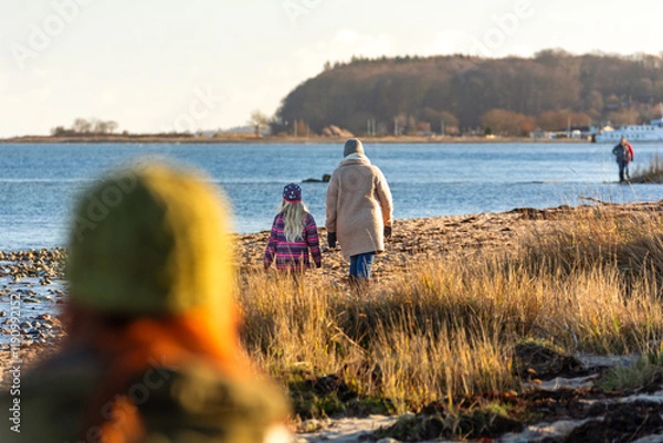 Obraz People walking through coastal landscape at the Baltic Sea