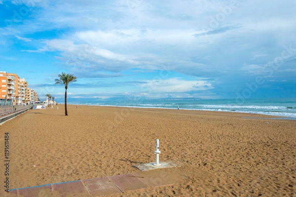 Fototapeta SIDE VIEW OF THE BEACH CENTER OF GUARDAMAR DEL SEGURA, SPAIN