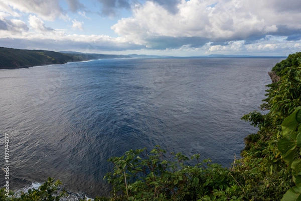 Fototapeta 日本の沖縄県の茅打ちバンタの美しい自然風景