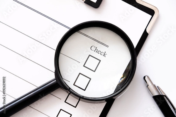 Obraz チェックリストと虫眼鏡