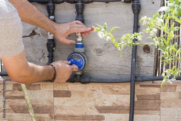 Obraz una persona esta programando el reloj de riego automatico