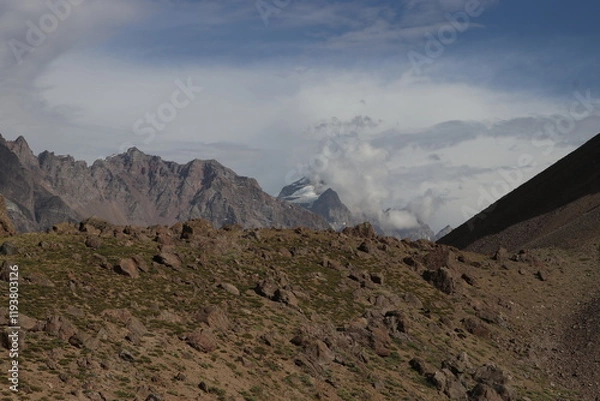 Obraz andes nevados entre nubes