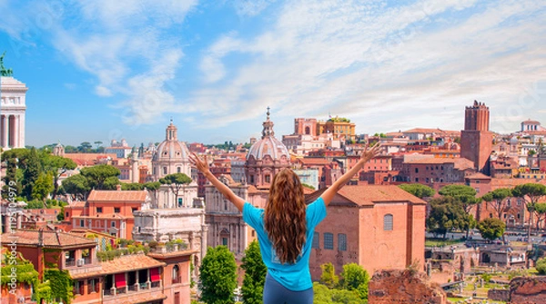 Obraz Beautiful young woman stands with her back to the  arms raised in joy - Ancient roman forum columns and ruins - Rome, Italy