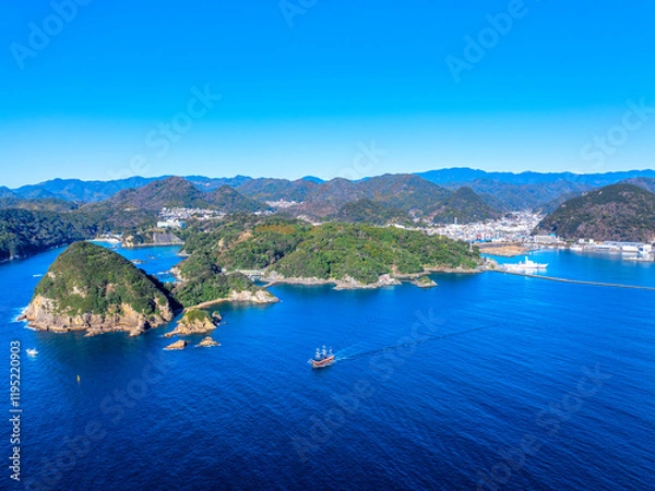 Fototapeta 下田港と遊覧船（静岡県下田市）