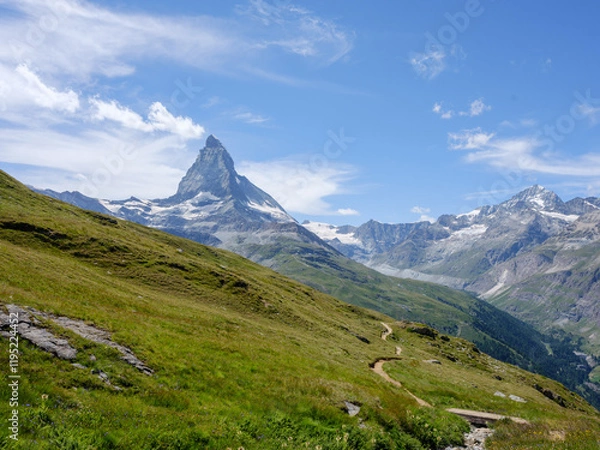 Fototapeta  Panoramaweg mit Blick auf das Matterhorn bei Zermatt
