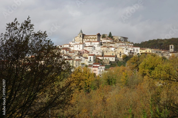Fototapeta View of the small village of Carpinone in the province of Isernia in Molise