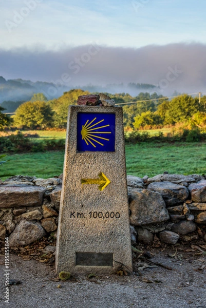 Obraz Spain, Galicia. 100 km marker which is the minimum distance one must walk In order to receive a Compostela (Certificate) upon arrival in Santiago