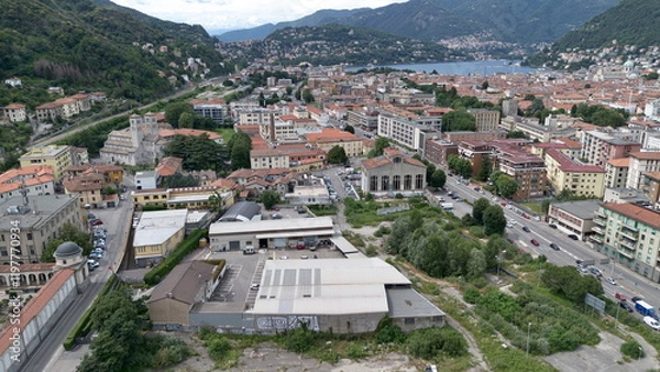 Fototapeta bird aerial view of Sant'Abbondio cathedral in Como Romanesque-style time with old city and lake in backbround