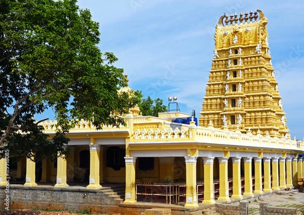 Obraz Gopuram ze świątyni Shri Chamundeshwari na wzgórzu Chamundi w Mysore