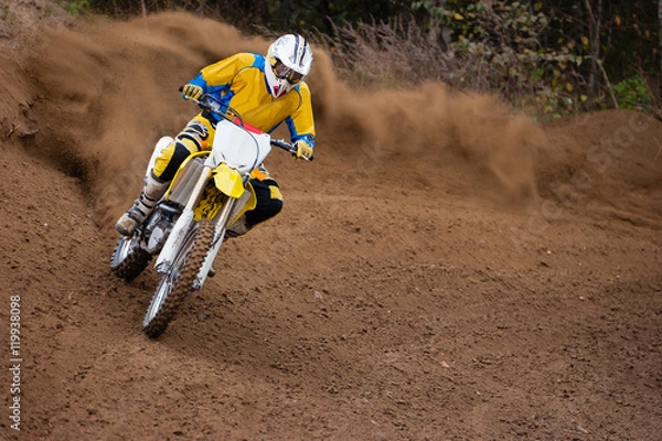 Fototapeta Jeździec jazdy w wyścigu motocross