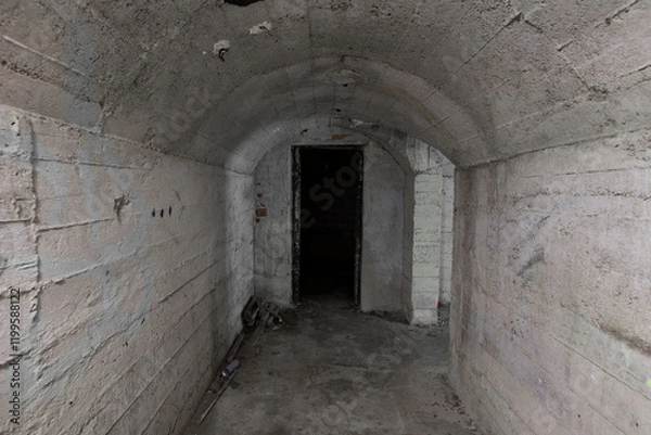 Obraz alter Soldaten Beton Bunker Schutzraum unter einem alten Hospita von innen ,verlassen und feucht, in Europa Deutschland Thüringen Gera