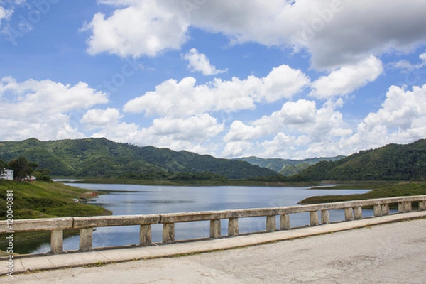 Fototapeta Beautiful Cuban Lake with Passing Street