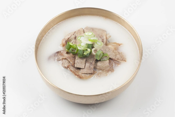 Obraz  Soup made by boiling the head, intestines, bones, feet, and ox of a cow. Or the soup with rice.