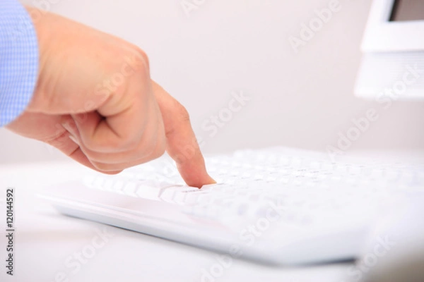 Fototapeta パソコンと男性の手