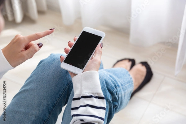 Obraz スマホを操作する女性