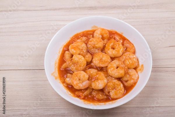 Obraz 白い皿に盛ったエビのチリソース煮
