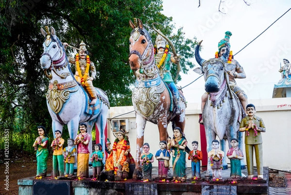 Obraz The statue erected in front of the Veerappa Ayyanar temple