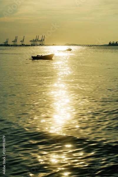 Fototapeta Sunlight is reflected on sea surface at evening