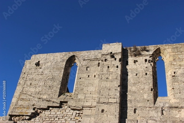 Obraz Abbaye Saint-Félix-de-Montceau à Gigean (Hérault) : coin de l'abbatiale sous le ciel bleu