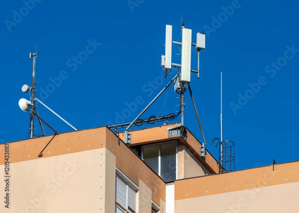 Obraz Microwave transmitter antennas on rooftop