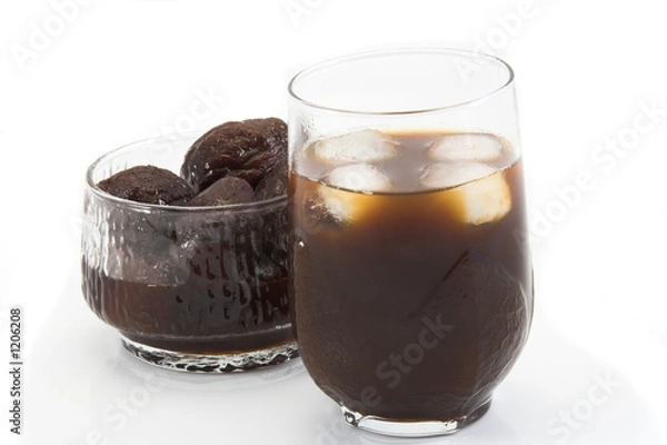 Fototapeta prune juice and prunes