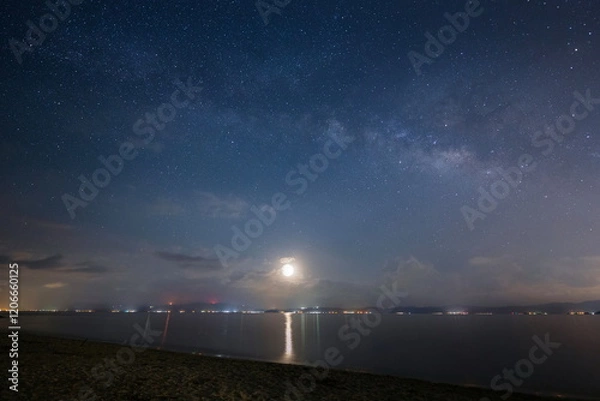 Fototapeta 沖縄の海岸から望む月あかりと水面の光の道と天の川