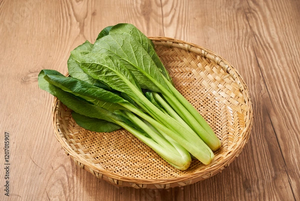 Fototapeta 竹ざるに盛った新鮮な小松菜