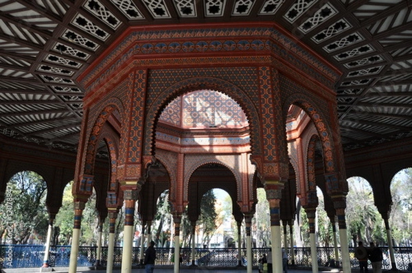 Fototapeta Interior center column of the Kiosco Morisco de Santa Mari­a la Ribera, Mexico City