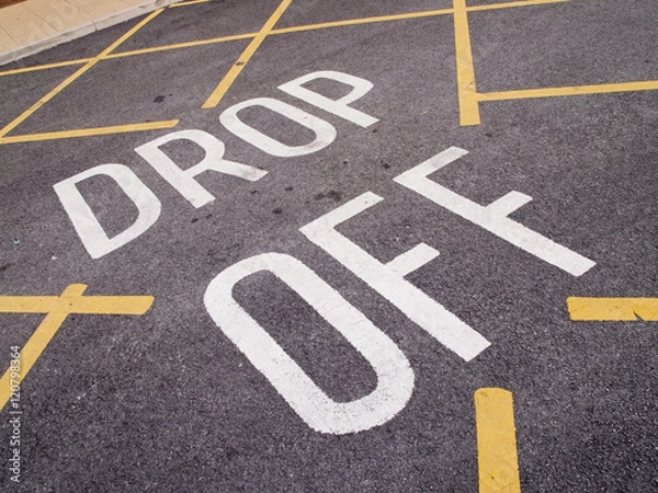 Obraz Drop off point at at UK healthcare centre, provided for non-drivng visitors with limited mobility arriving by car, allowing the car to then be driven off to a convenient parking place.