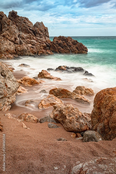 Obraz long exposure against the rocks on the beach
