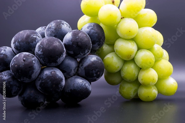Fototapeta ぶどう,シャインマスカットとナガノパープル
黒背景