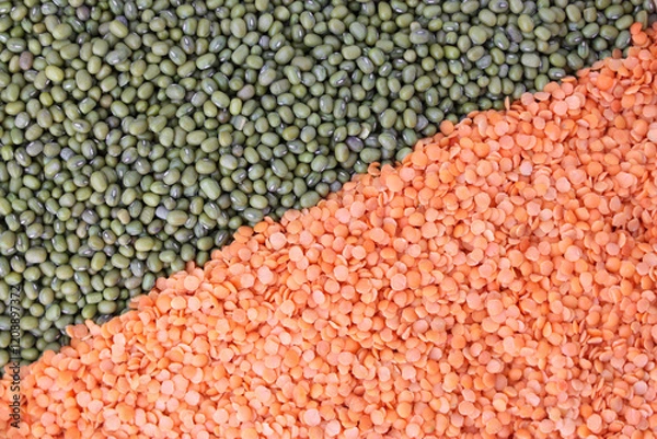 Obraz Green mung beans and red lentils close up.