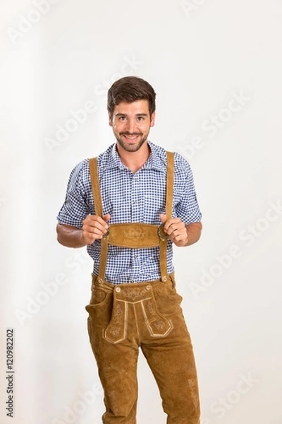 Obraz Junger Mann in Lederhosen lächelt