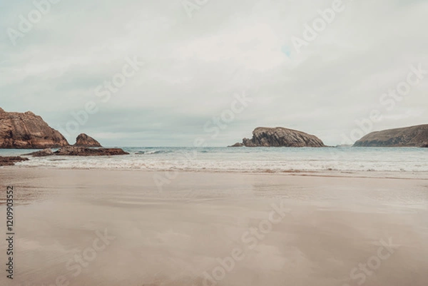 Fototapeta Moody beach background, cliffs in ocean