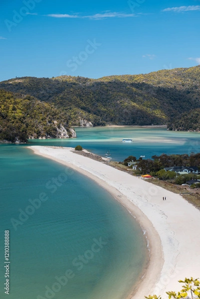 Obraz View onto lagoon of Torrent Bay with almost empty white beach during low tide in Abel Tasman National Park (South Island, New Zealand)