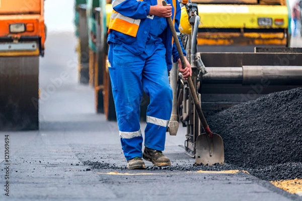 Obraz The workers and the asphalting machines