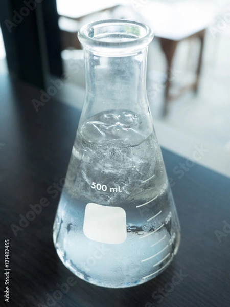 Obraz Lab flask with water and ice
